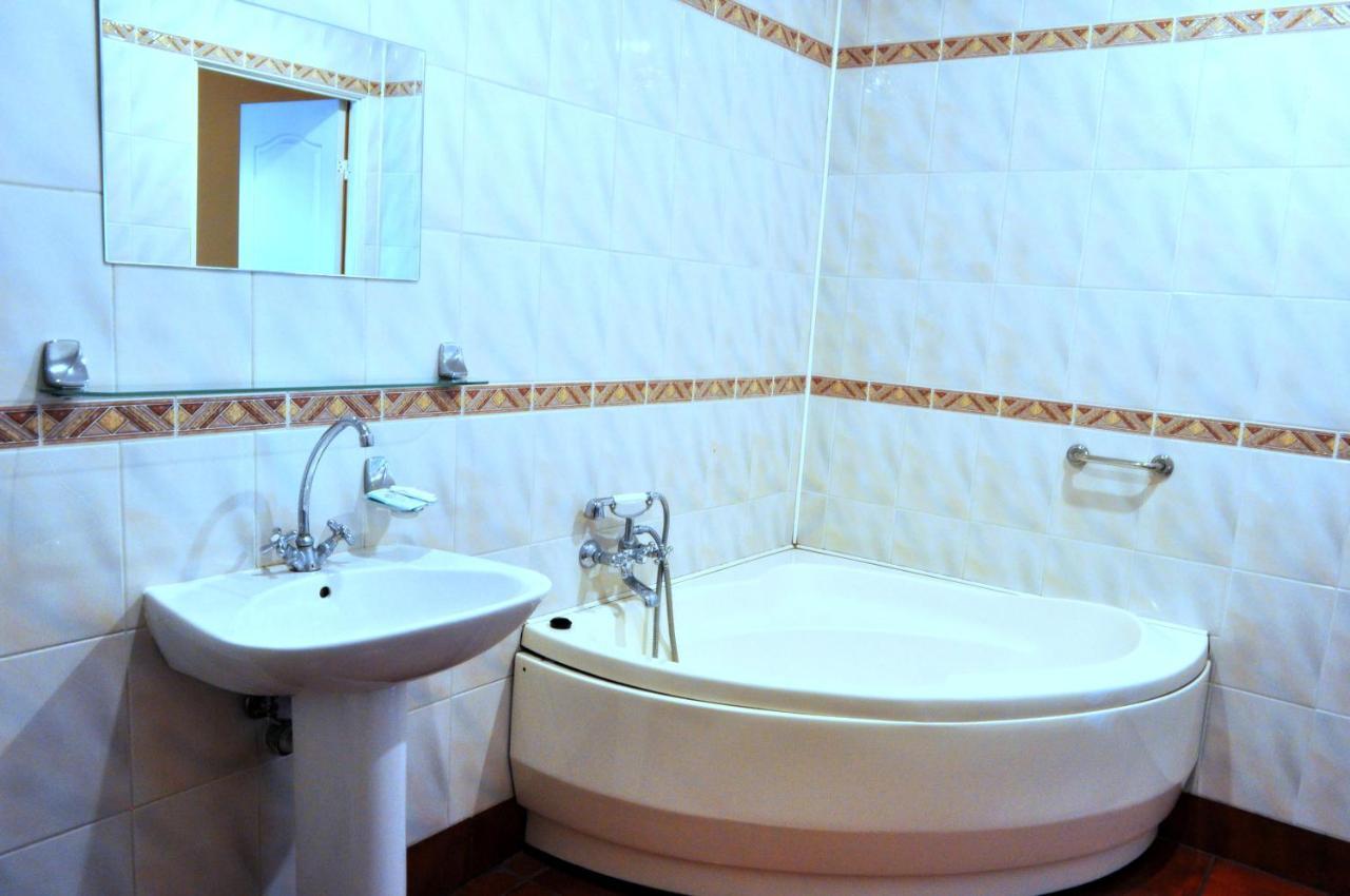 Bed and Breakfast Bristol Economy Битом Екстер'єр фото