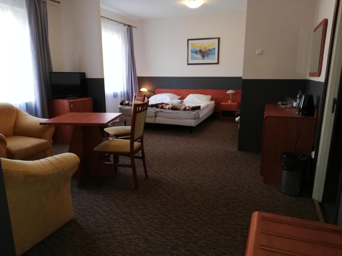 Bed and Breakfast Bristol Economy Битом Екстер'єр фото